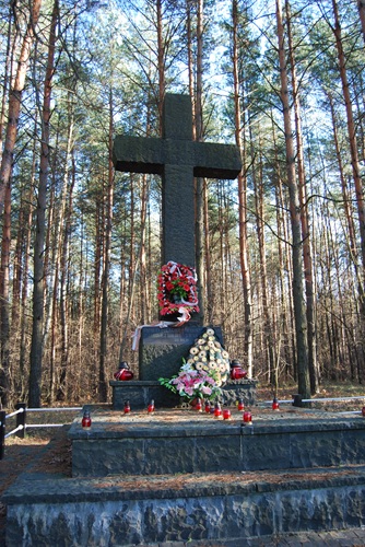 Janowa dolina bazaltowy krzyz ustawiony w 1998 r. poswiecony w vii