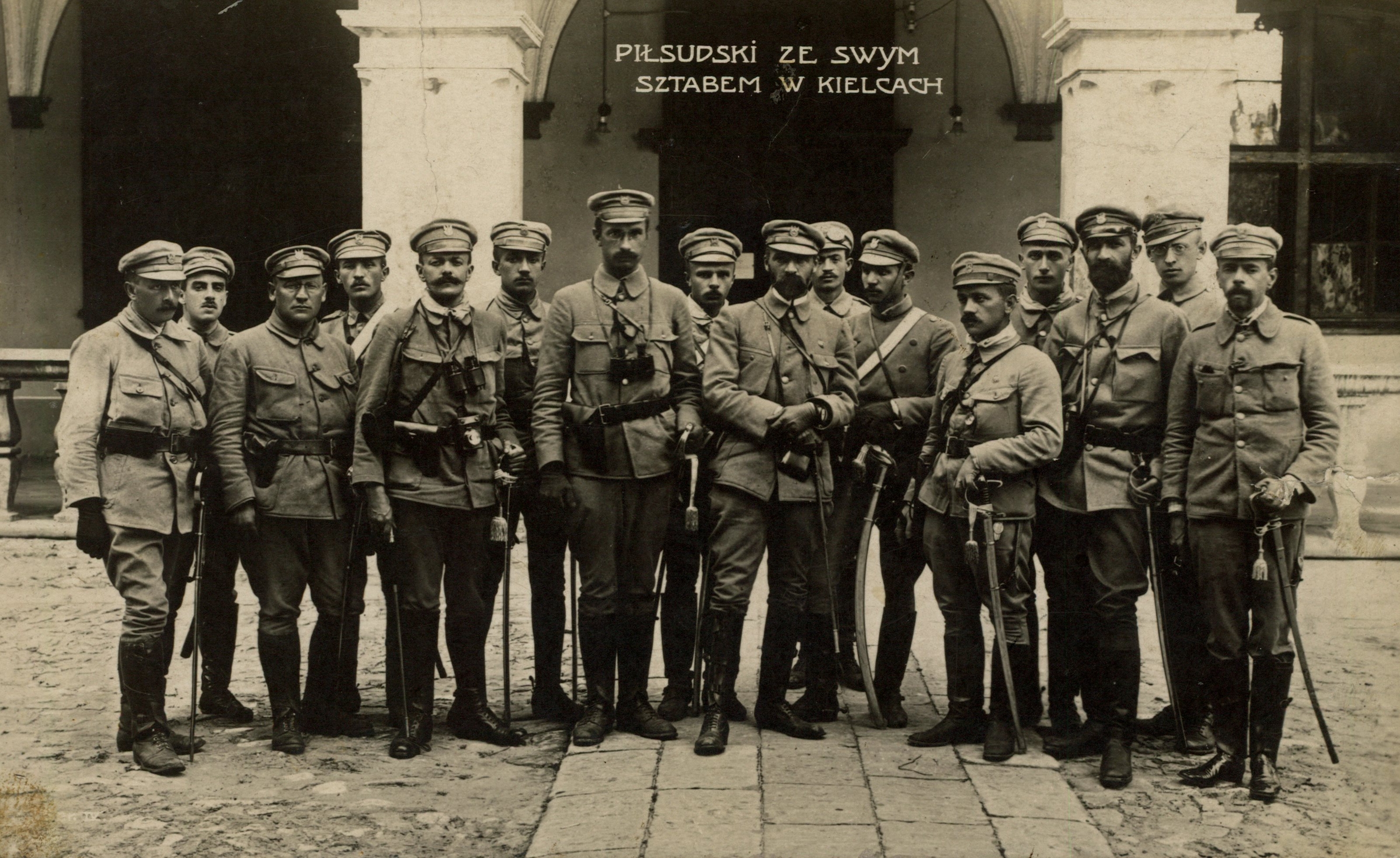 Piłsudski ze sztabem w Kielcach poczt. M Fuks 1914